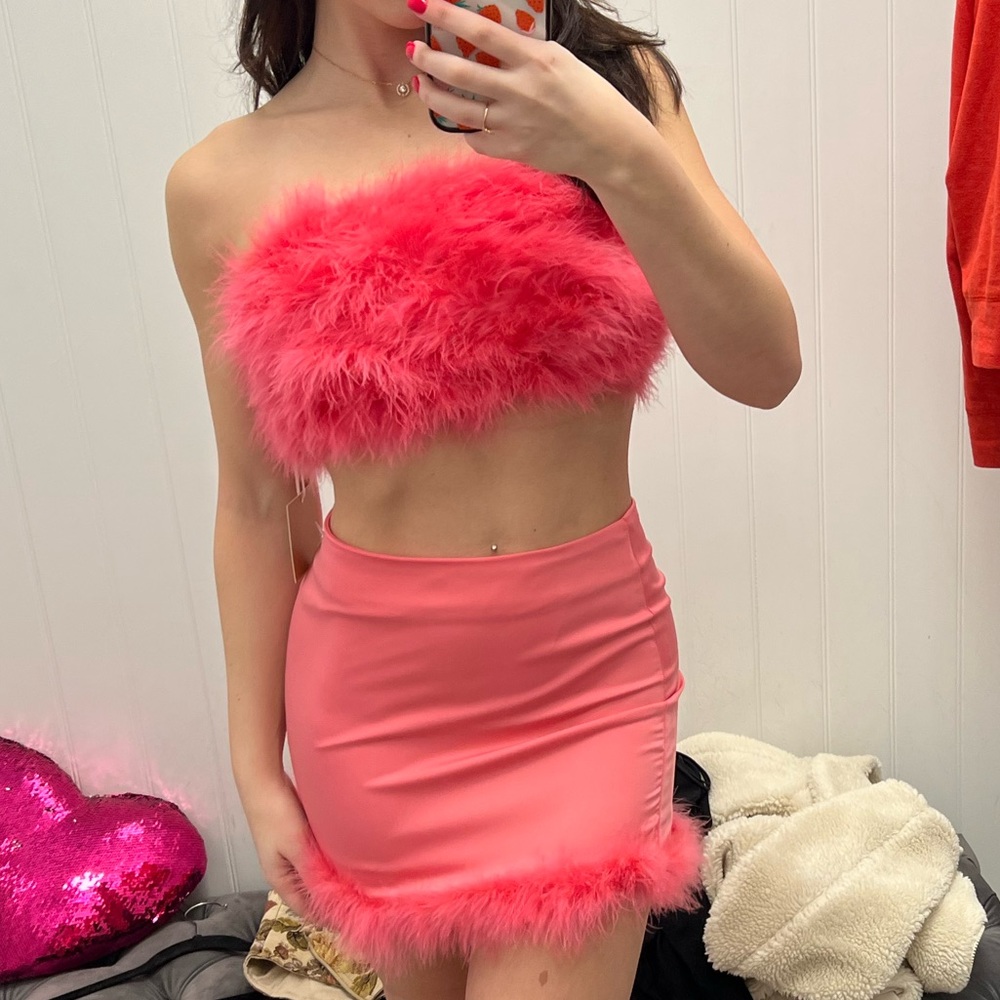 2 Piece Valentine’s Day Pink Feather Set